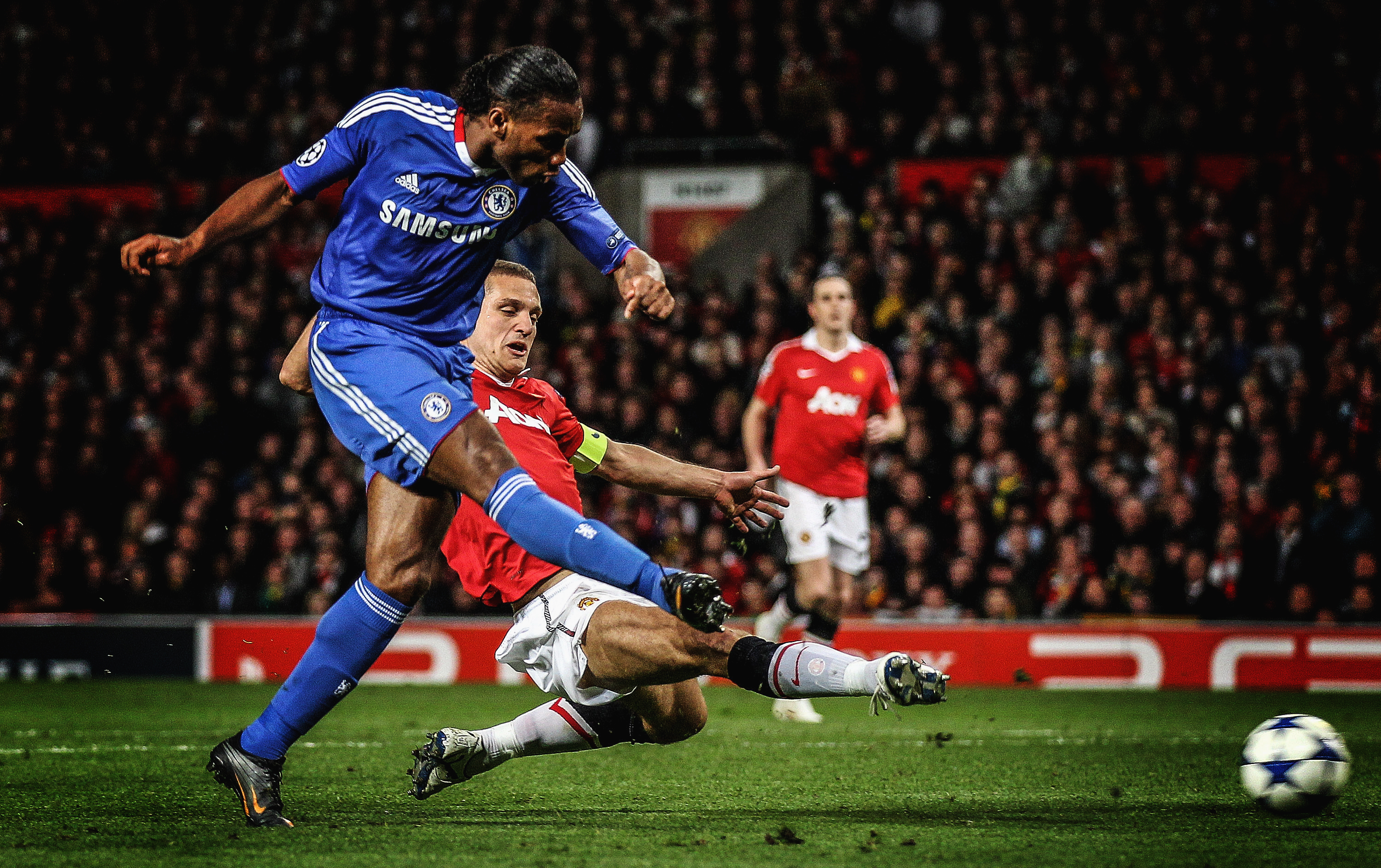 Vidic: Tuổi thơ bom đạn, kẻ giết người và đêm Moscow say khướt - Ảnh 11.