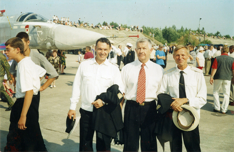 Viktor Pugachev - Kỷ lục gia thế giới trên tiêm kích Su-27 và mối quan hệ đặc biệt với KQVN - Ảnh 4.