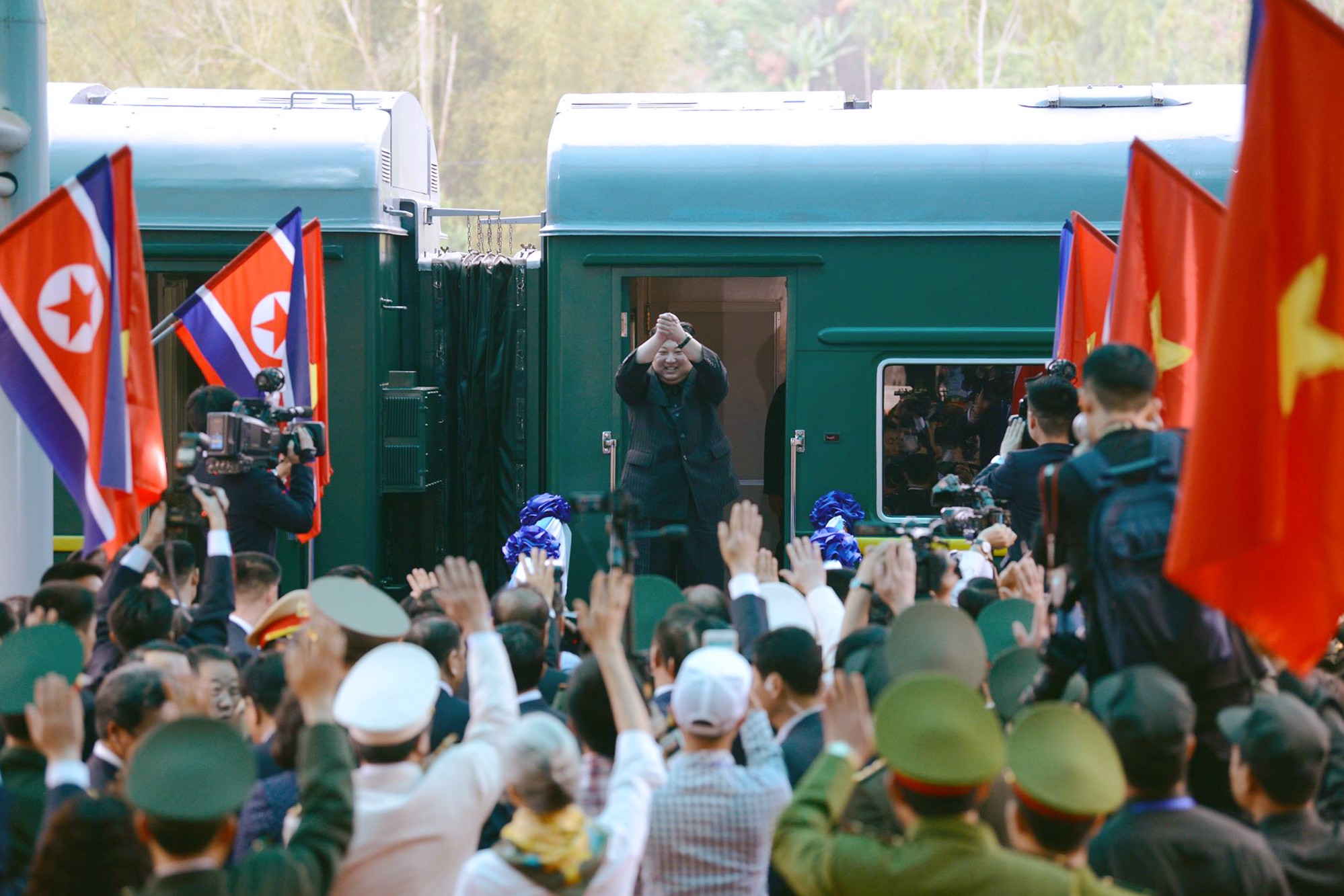 [PHOTO ESSAY] Những khoảnh khắc lịch sử trong chuyến công du Việt Nam đầu tiên của Chủ tịch Kim Jong-un - Ảnh 30.