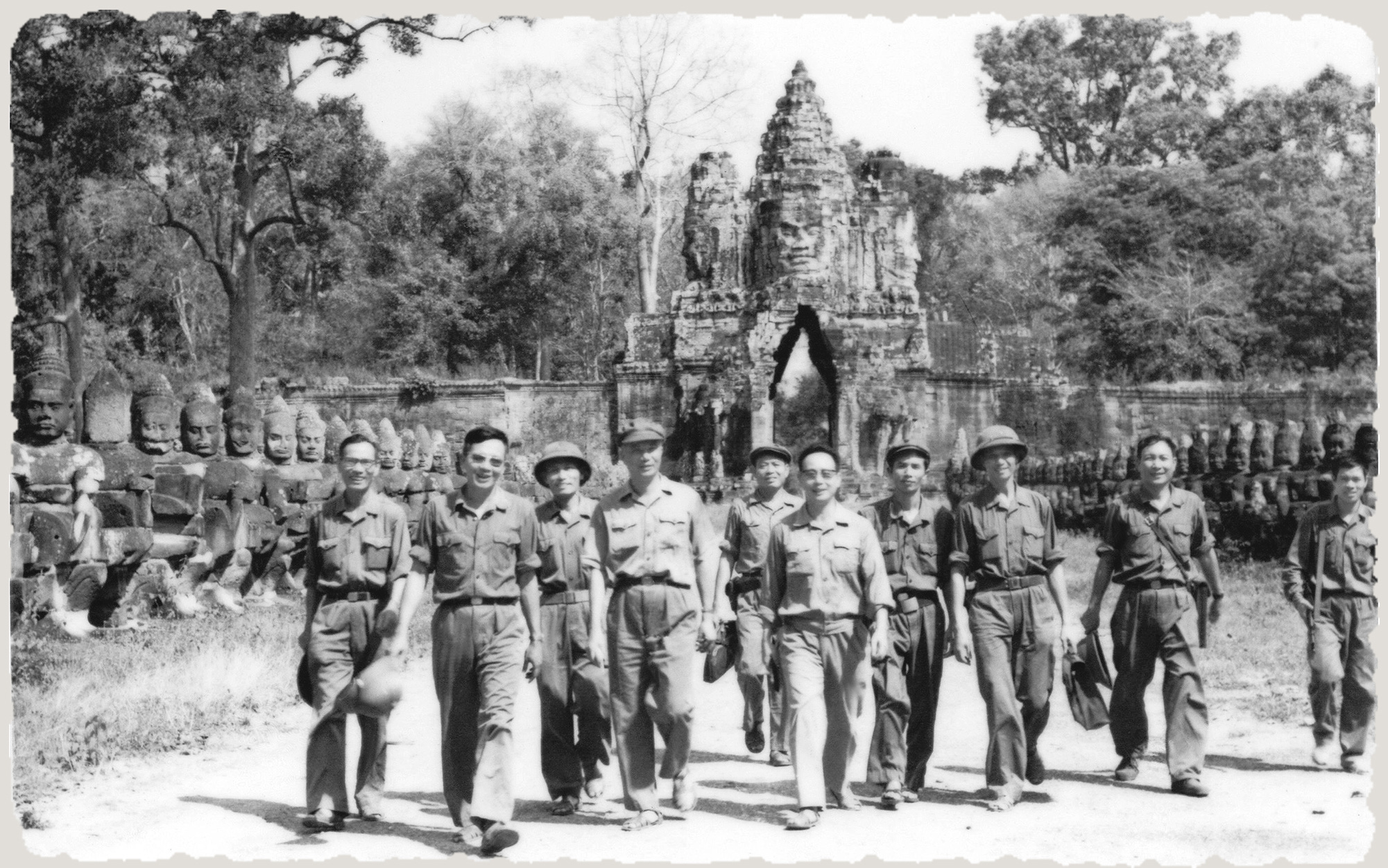 Vị tướng Việt Nam vừa được Campuchia vinh danh đặc biệt và lời ca ngợi rung động của Phó Thủ tướng Men Sam An - Ảnh 9.