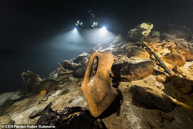 Lặn xuống hang ngầm thời cổ đại, các nhà khảo cổ phát hiện hàng loạt điều bất ngờ  - Ảnh 7.
