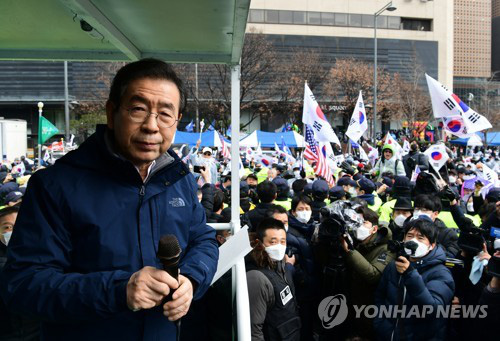 [ẢNH] Dịch COVID-19 diễn biến phức tạp, hàng ngàn người dân tại Seoul vẫn tuần hành bất chấp lệnh cấm tụ tập - Ảnh 8.