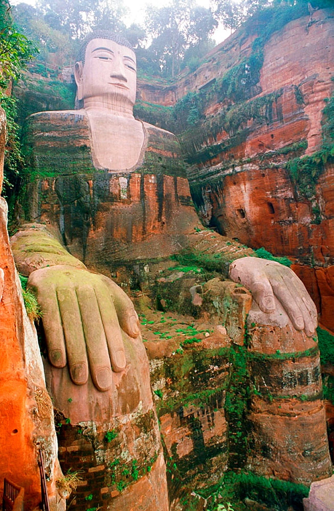 Bí mật của bức tượng Phật bằng đá cao nhất thế giới: Nghìn năm vẫn trụ vững trước mưa lũ, vì sao? - Ảnh 3.