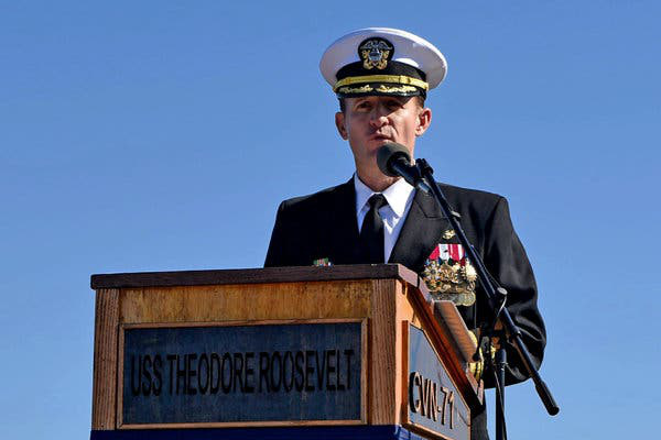 Thủy thủ tàu Roosevelt hô vang Hạm trưởng Crozier!: Chấn động nước Mỹ, chưa từng có - Ảnh 4.