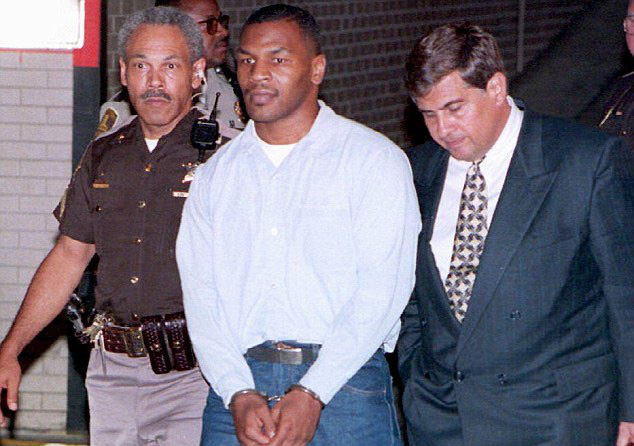 Mike Tyson lên tiếng về tin đồn bị đánh tối mắt tối mũi ở trận quyền Anh chợ đen trong tù - Ảnh 1.