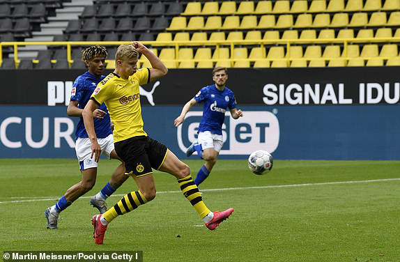 Tạm quên nỗi lo Covid-19, Dortmund nghiền nát Schalke 04 trong trận derby kỳ lạ bậc nhất lịch sử - Ảnh 1.