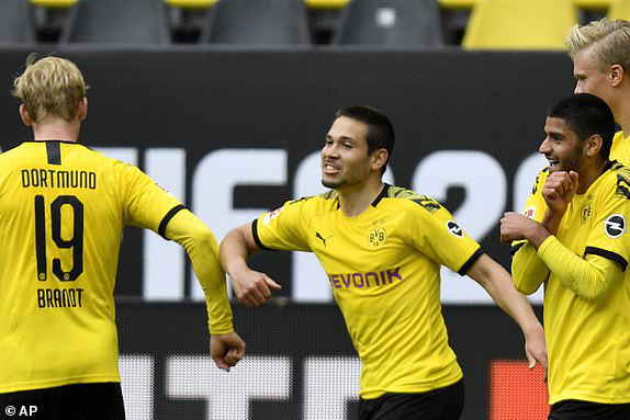 Tạm quên nỗi lo Covid-19, Dortmund nghiền nát Schalke 04 trong trận derby kỳ lạ bậc nhất lịch sử - Ảnh 3.