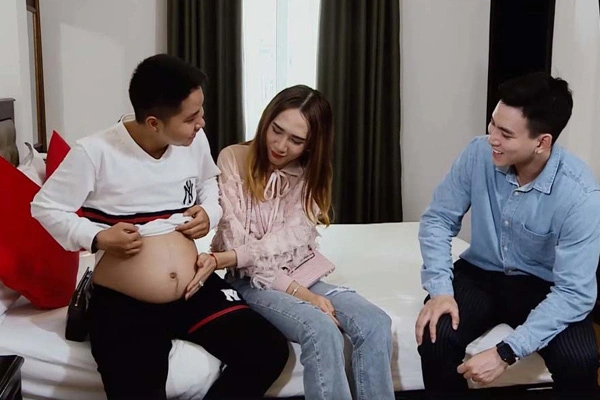 Người đàn ông mang thai, sinh con đầu tiên ở Việt Nam hé lộ hành trình mang thai kỳ lạ - Ảnh 2.