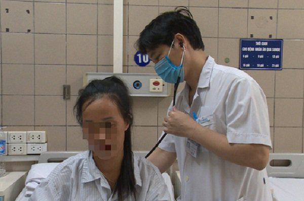 Bệnh viện Bạch Mai cấp cứu người phụ nữ sốc nhiệt nặng đến mức suy đa tạng - Ảnh 1.