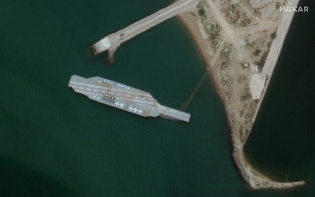 NÓNG: Iran đánh thiệt hại nặng tàu sân bay Mỹ, căng thẳng tăng vọt - Diệt mục tiêu giả - Ảnh 1.