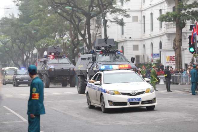 [Ảnh, Video] Xe chống đạn của ông Kim Jong Un lăn bánh trên đường phố Hà Nội - Ảnh 9.