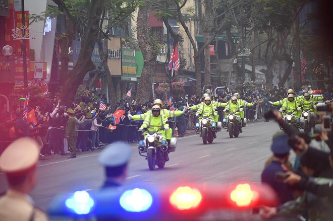 [Ảnh, Video] Xe chống đạn của ông Kim Jong Un lăn bánh trên đường phố Hà Nội - Ảnh 10.