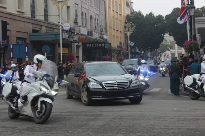 [Ảnh, Video] Xe chống đạn của ông Kim Jong Un lăn bánh trên đường phố Hà Nội - Ảnh 7.