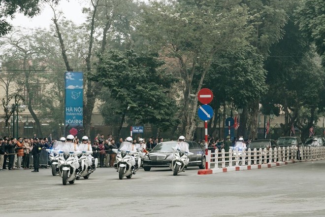 [Ảnh, Video] Xe chống đạn của ông Kim Jong Un lăn bánh trên đường phố Hà Nội - Ảnh 6.