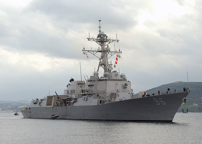 Tàu đổ bộ tấn công, 2 tàu tuần dương, khu trục cùng tàu sân bay USS Abraham Lincoln áp sát Iran - Anh sẵn sàng tham chiến - Ảnh 4.