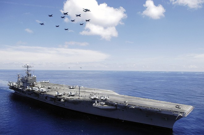 Tàu đổ bộ tấn công, 2 tàu tuần dương, khu trục cùng tàu sân bay USS Abraham Lincoln áp sát Iran - Anh sẵn sàng tham chiến - Ảnh 3.