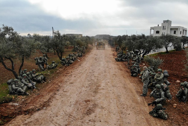 7 ngày qua ảnh: Quân đội Thổ Nhĩ Kỳ phóng tên lửa vào quân đội Syria - Ảnh 5.