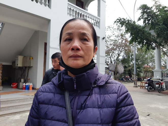 Vụ mẹ bế con ăn xin ở cầu Thanh Trì bị xe máy đâm: 7 năm ròng rã gia đình không hay biết - Ảnh 1.