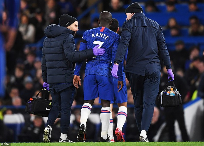 2 lần được VAR giúp sức, Man United quật ngã Chelsea bằng những miếng đòn bất ngờ - Ảnh 1.