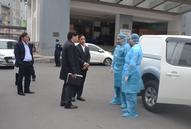 Hai bác sỹ và một lái xe của Hà Nội lên Vĩnh Phúc học kinh nghiệm chống dịch Covid-19 - Ảnh 1.