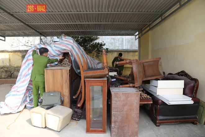 Thanh niên lang thang đột nhập rồi tự xưng là chủ biệt thự, cho người đánh 3 xe tải tháo nội thất đem bán - Ảnh 2.