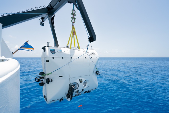 Lặn xuống nơi sâu nhất đại dương, các nhà khoa học phát hiện điều đáng sợ - Ảnh 2.