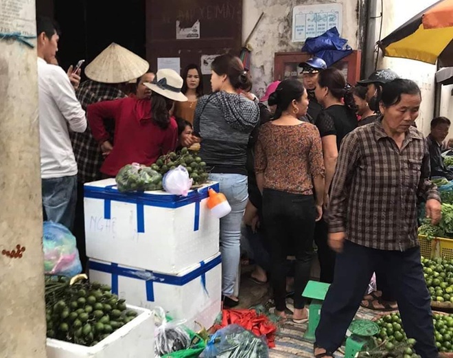 Vụ nghi thôi miên chủ sạp cau lấy tiền: Công an tạm giữ người phụ nữ vì liên quan vụ trộm khác - Ảnh 1.