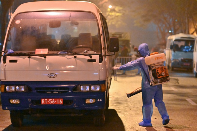 [ẢNH] Cách ly 14 ngày với gần 100 du học sinh bay từ Mỹ về nước tại Khu nhà ở sinh viên Tứ Hiệp - Ảnh 22.