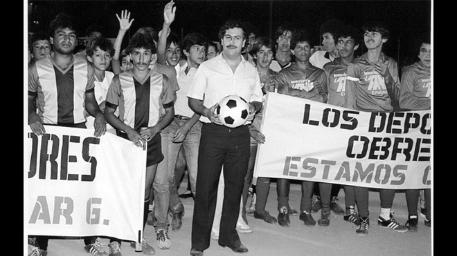 Ông trùm với khối tài sản 50 tỷ USD và màn chơi trội mời Maradona vào tù... đá bóng - Ảnh 4.