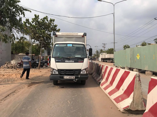 Người đàn ông bị xe tải cán chết thương tâm trên đoạn đường đang thi công - Ảnh 2.