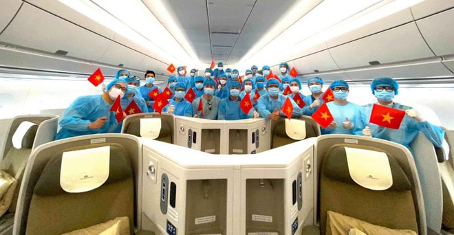 Hình ảnh đầu tiên về chuyến bay do tỷ phú Phạm Nhật Vượng tài trợ đón người Việt từ Ukraine giữa đại dịch Covid-19 - Ảnh 3.