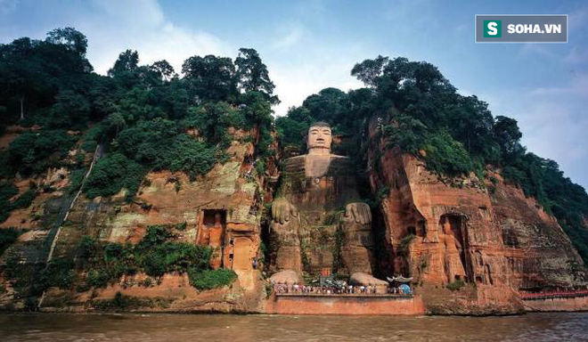 Bí mật của bức tượng Phật bằng đá cao nhất thế giới: Nghìn năm vẫn trụ vững trước mưa lũ, vì sao? - Ảnh 1.