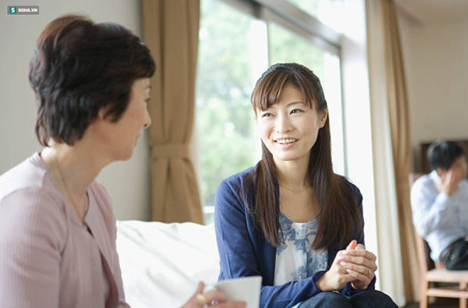 Con dâu bức xúc chê bai chồng, mẹ chồng nói đúng 1 câu khiến cô bật cười không nói gì thêm: Ai cũng nên ngẫm! - Ảnh 1.