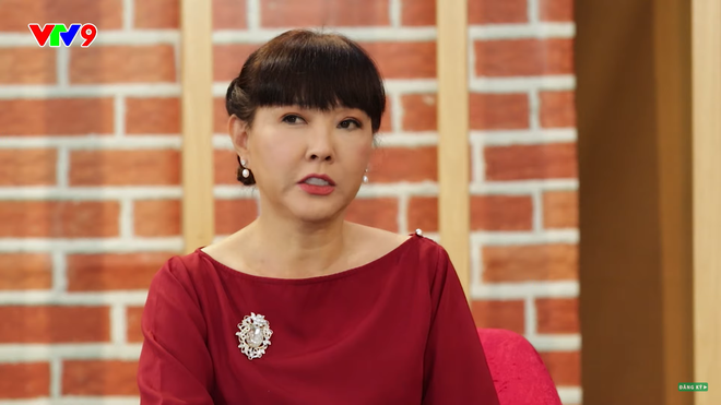 Diễn viên phim Phạm Công Cúc Hoa: Tôi rất hoang mang, bước chân ra đường là bị con nít cầm đá đuổi ném - Ảnh 3.