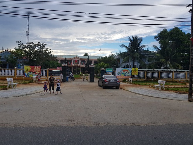 Hàng loạt lãnh đạo phường dự đám cưới thời điểm cả nước chống dịch Covid-19 - Ảnh 1.