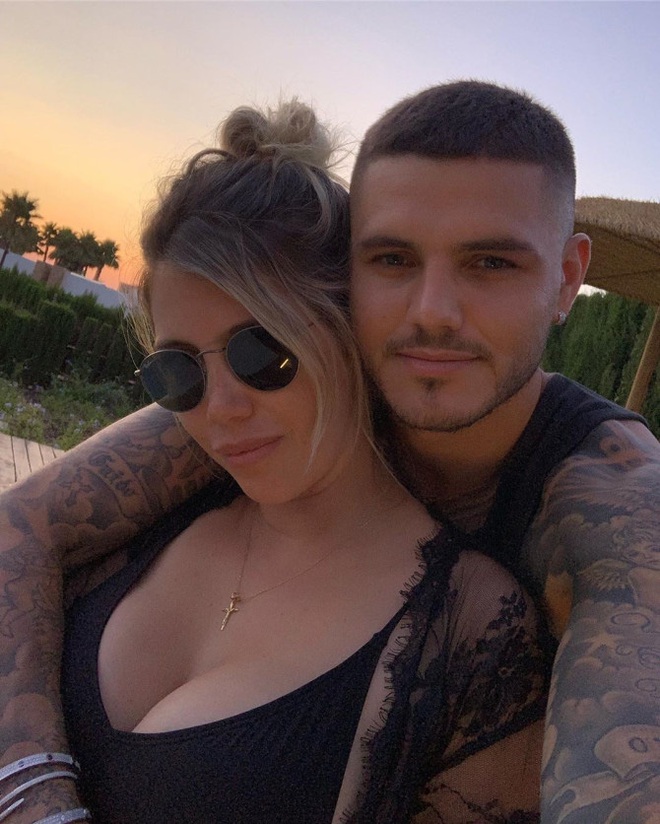 Hết dắt con về Italia, sát thủ làng WAGs lại khiến chồng phải ra đường giữa dịch Covid-19 - Ảnh 2.
