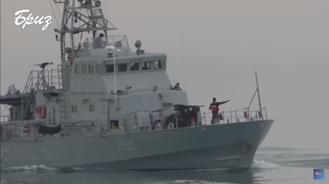 Mang tàu Mỹ ra dọa chiến hạm Nga trên Biển Đen, Ukraine điếc không sợ súng? - Ảnh 1.