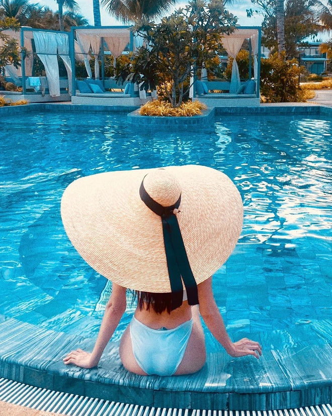 Trà Ngọc Hằng liên tục khoe ảnh bikini sau tai nạn gãy răng, phải ghép xương  - Ảnh 10.