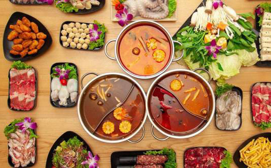 Hàng buffet lẩu ở Hà Nội tung chiêu: Giảm giá theo độ "lùn" của khách