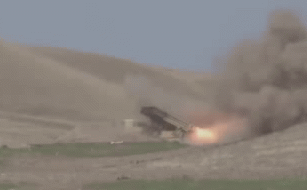 Azerbaijan nã pháo thẳng vào xe chở người Nga, Armenia “tóm sống” xe tăng T-90: Chiến sự nóng rẫy