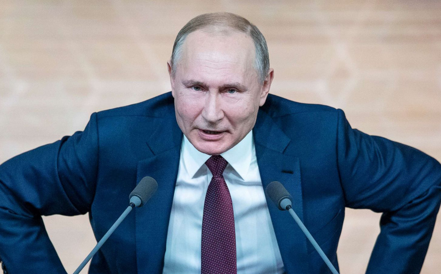 Sát ngày bầu cử Mỹ, ông Putin bất ngờ khen ông Trump, tiết lộ 