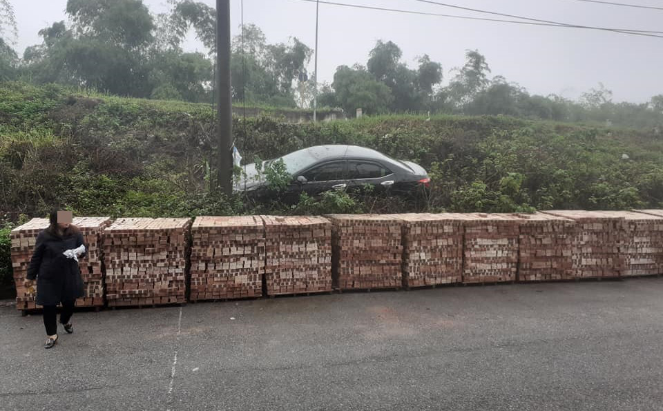 Hiện trường ô tô gặp nạn khiến nhiều anh em phải thốt lên: "Nữ tài xế đỉnh cao"