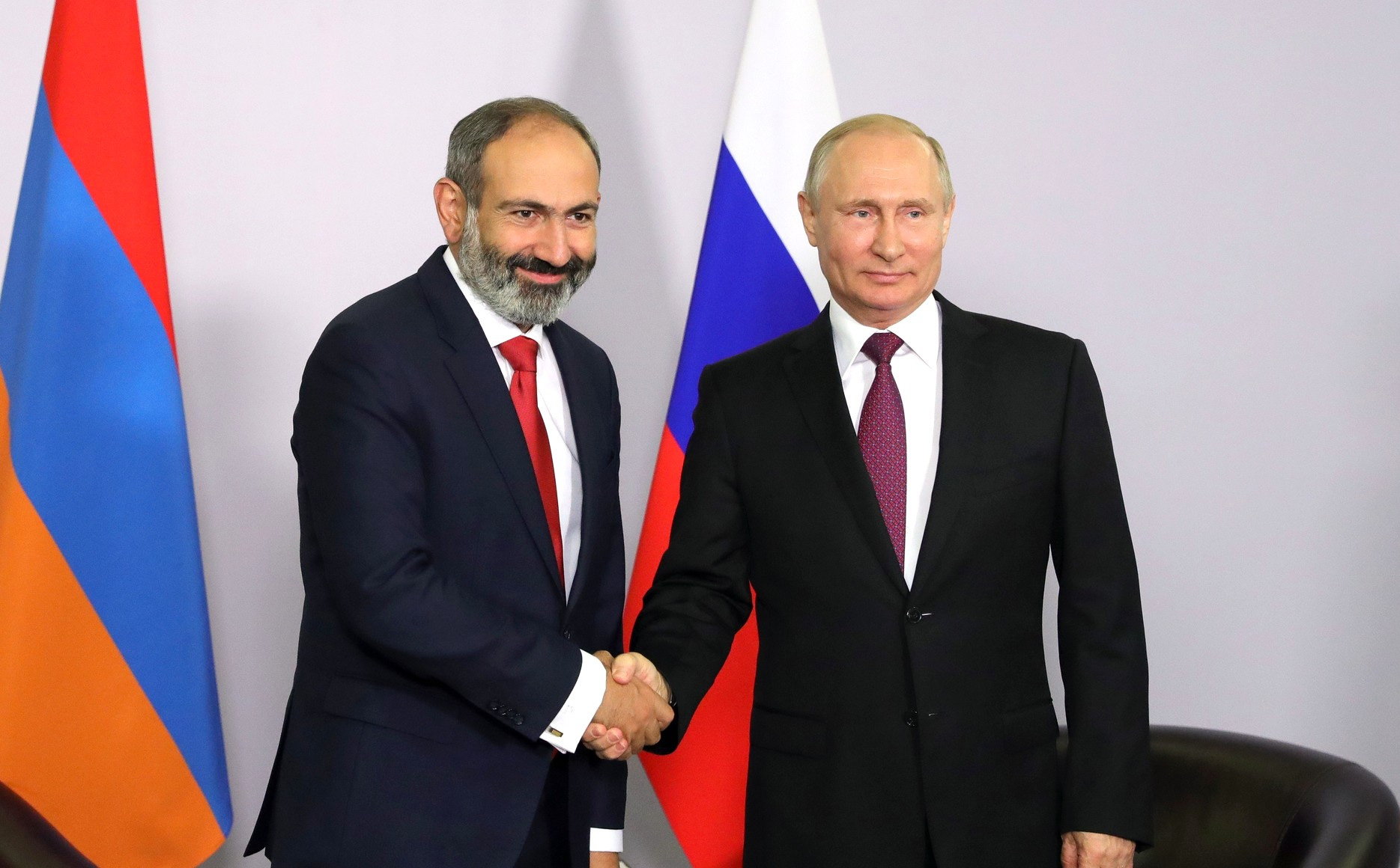 Tổng thống Putin đã trở thành &quot;vị cứu tinh&quot; của Armenia như thế nào?
