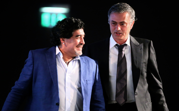 Mourinho tri ân Maradona, tiết lộ câu "thần chú" giải tỏa mọi lo âu từ Cậu bé vàng