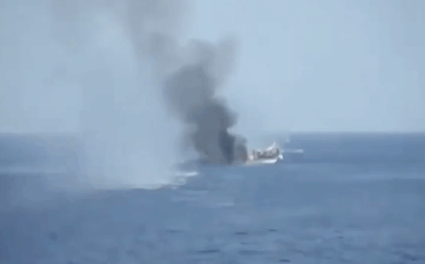 Mỹ-Israel định khai hỏa, 1.000 tàu chiến Iran lên đạn, vây kín eo Hormuz: Giờ G sắp điểm?