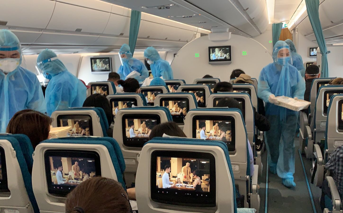 Đại diện Vietnam Airlines: Chờ nam tiếp viên khỏi bệnh COVID-19 sẽ đưa ra hướng kỷ luật nghiêm