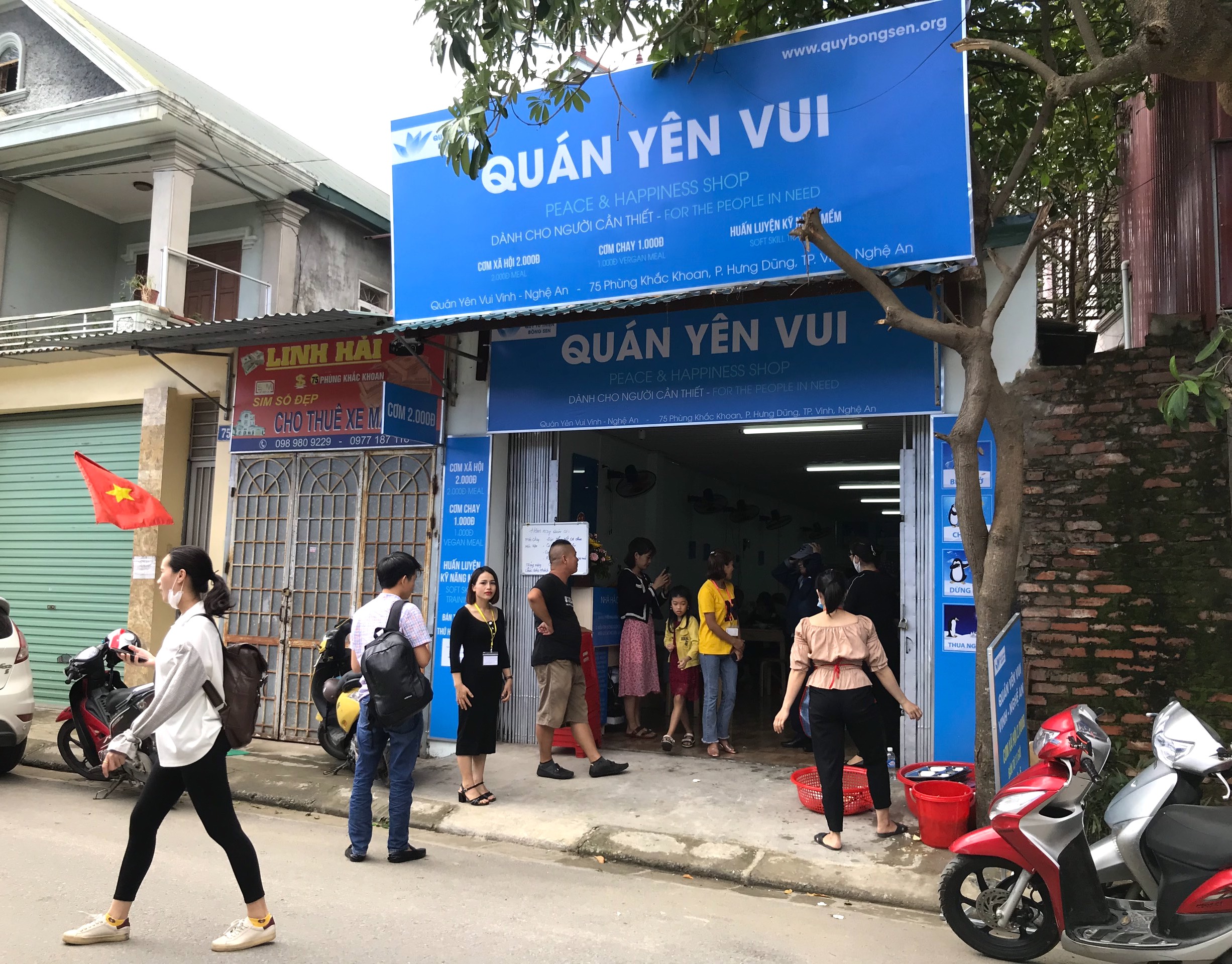 Quán cơm 2000 đồng đầu tiên ở Nghệ An: Ai không có tiền vẫn mời họ vào ăn - Ảnh 19.