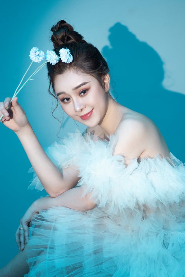 Ca sĩ Phương Nga khoe vai trần gợi cảm, chuẩn bị tái xuất - Ảnh 5.