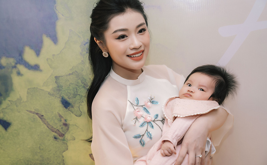 Thu Hằng ra album nhạc cách mạng