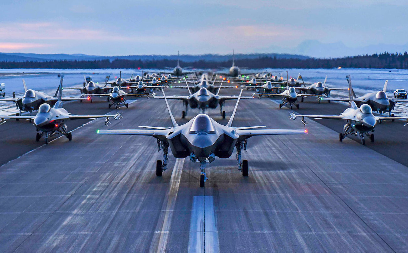 30 máy bay F-35, F-16 Không quân Mỹ &quot;dàn trận&quot; sẵn sàng xuất kích: Chuyện gì đang xảy ra?